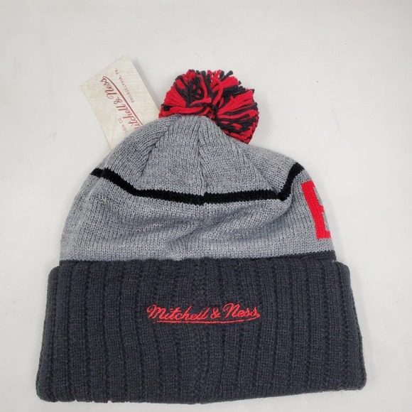 NBA Mitchell & Ness High Gray Pom Knit Hat - Chicago Bulls - Picture 3 of 3